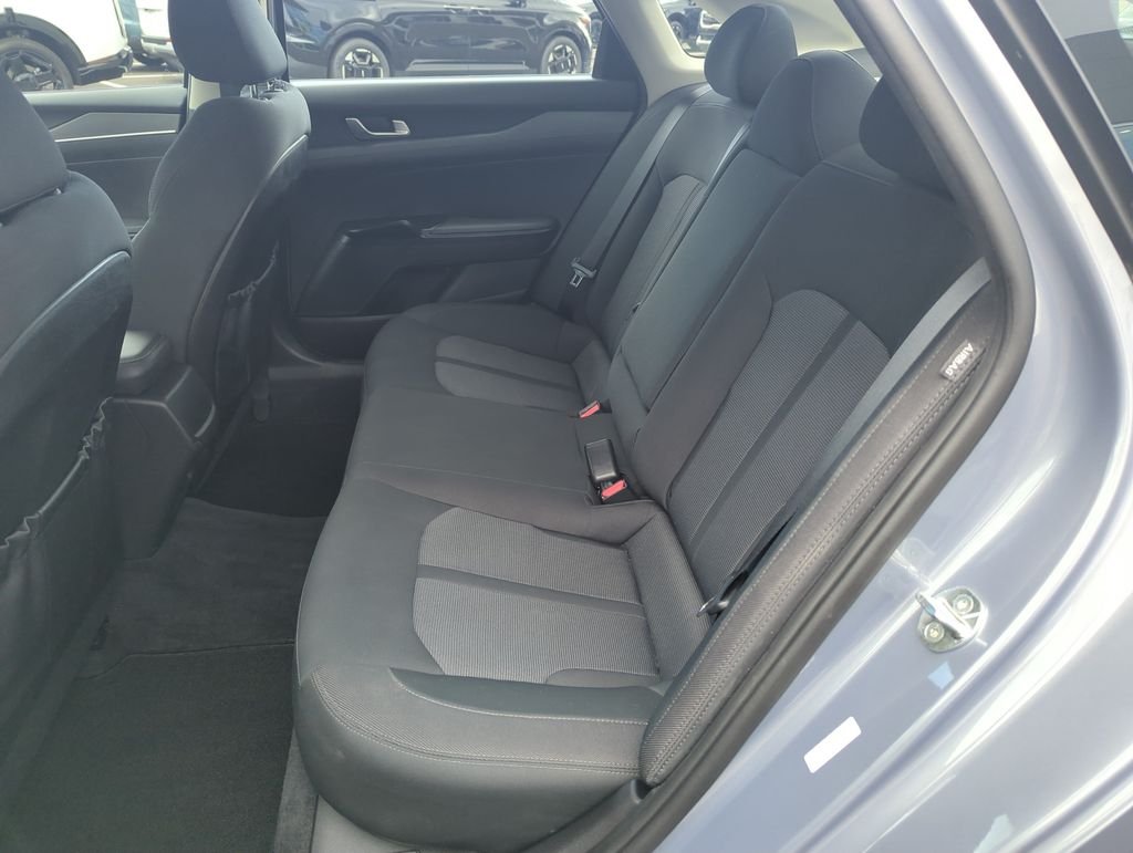 Used 2022 Silver Kia LXS image 28