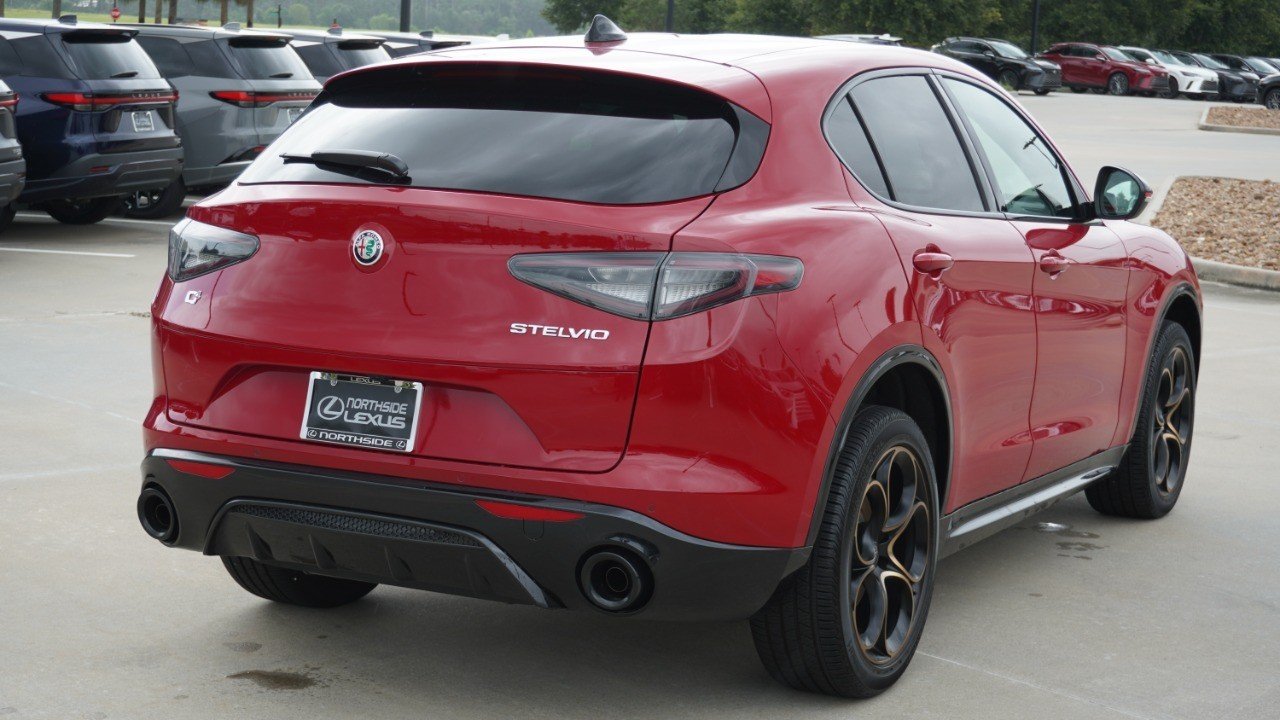 Used 2025 Red Alfa Romeo Intensa image 6