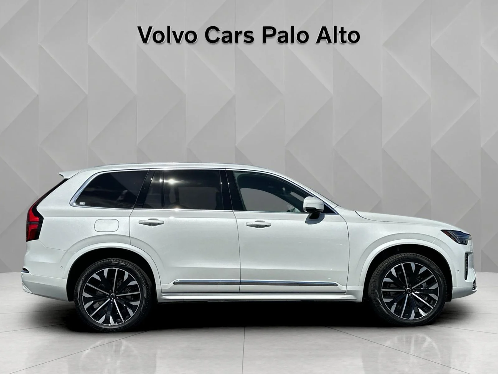 2026 Volvo XC90 Plus - Photo 10