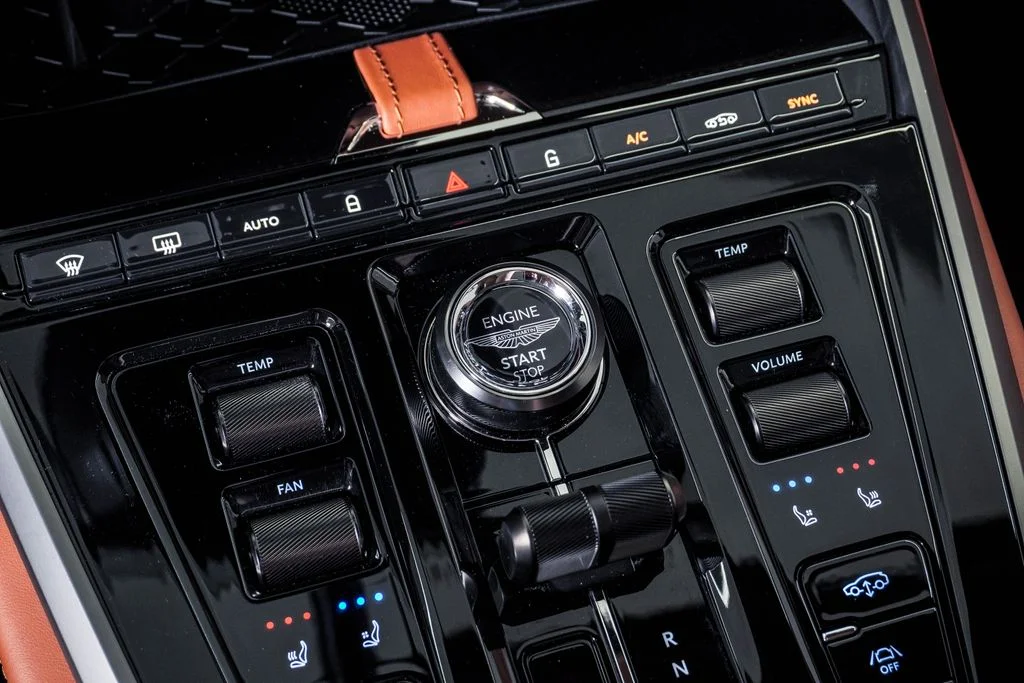 Used 2025 Q Oberon Black Aston Martin 707 image 30
