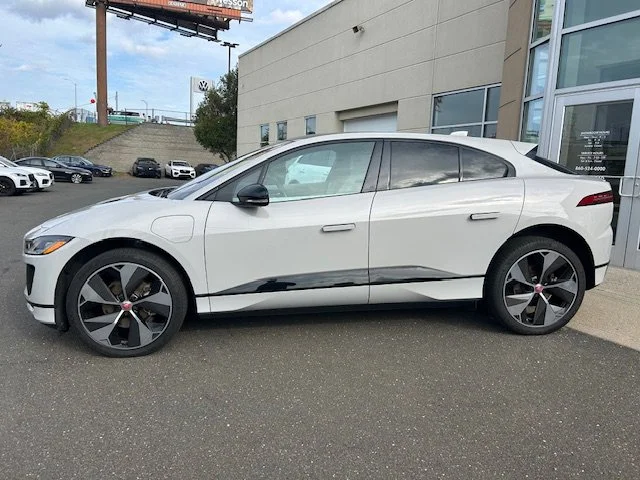 Used 2022 Borasco Gray Metallic Jaguar HSE image 4