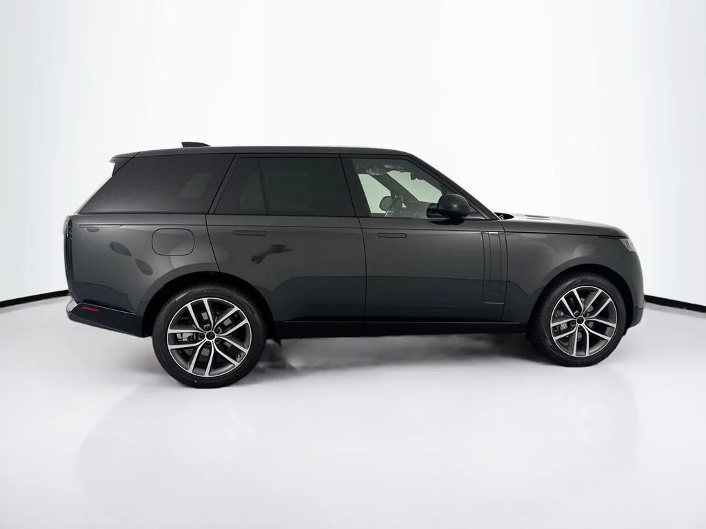New 2026 Carpathian Grey Land Rover SE image 4