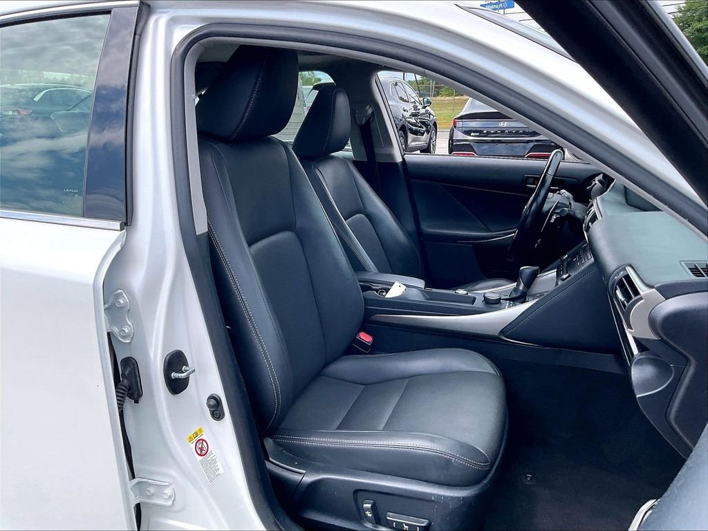Used 2017 Eminent White Pearl Lexus 200t image 10
