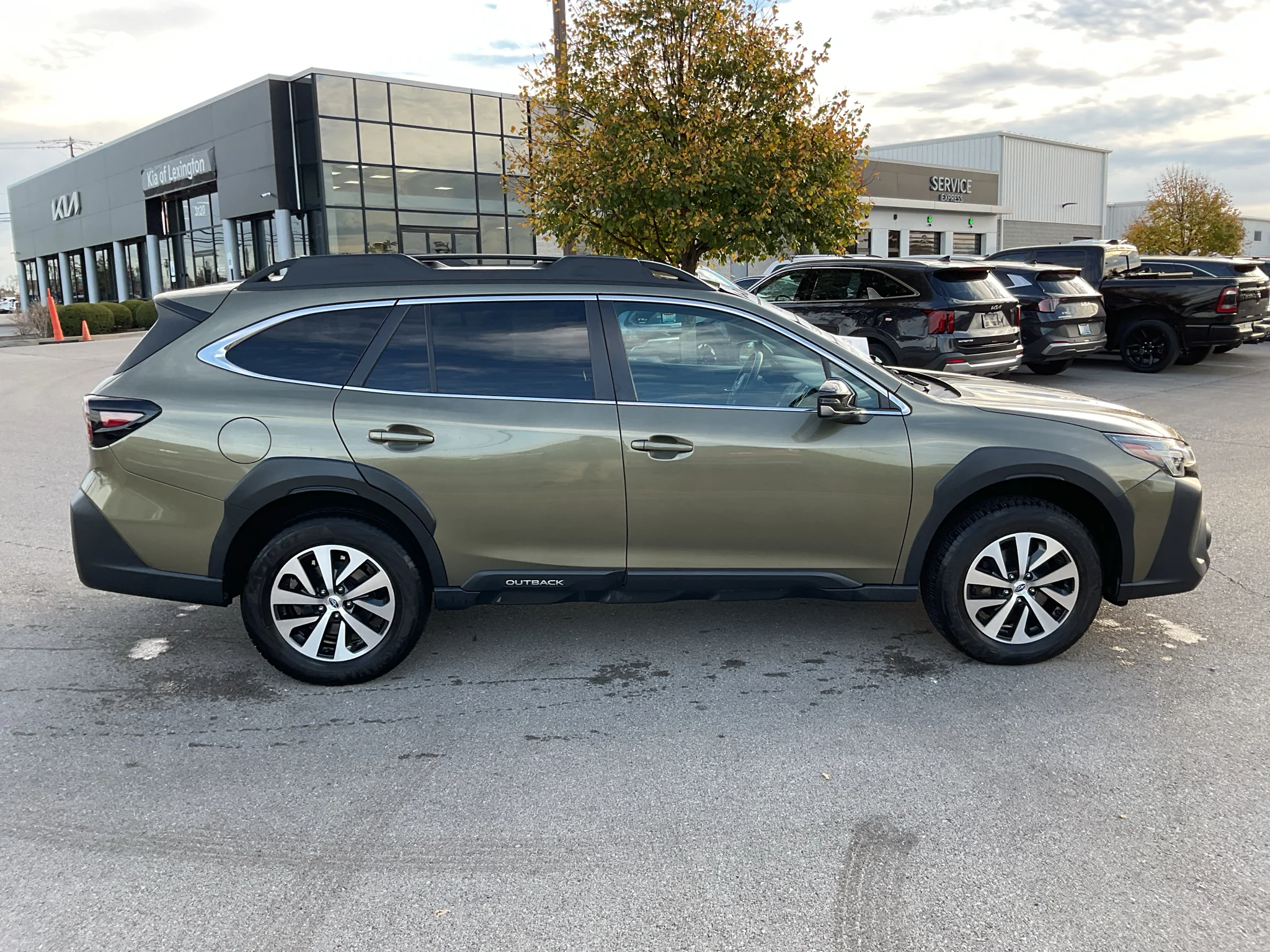 Used 2023 Autumn Green Metallic Subaru Premium image 10