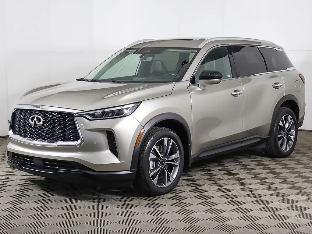 Used 2023 Titanium INFINITI LUXE image 11