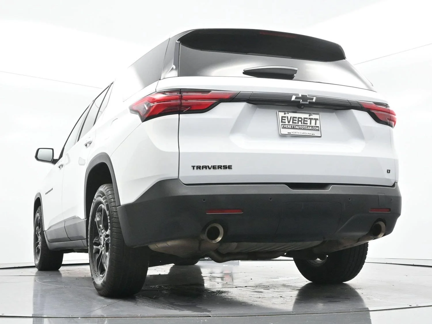 Used 2022 Summit White Chevrolet LT Cloth image 47