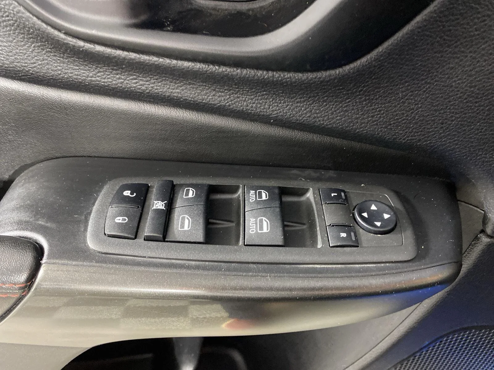 Used 2022 Hydro Blue Pearlcoat Jeep Trailhawk image 25