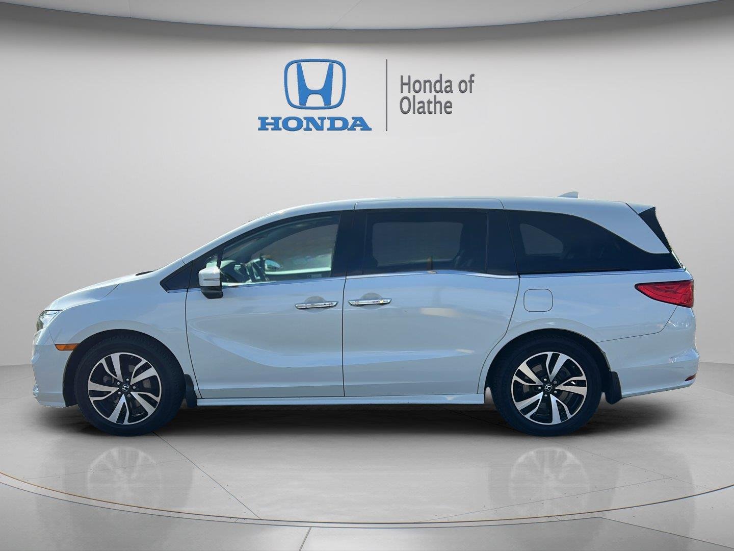 Certified Used 2019 White Diamond Pearl Honda Elite image 6