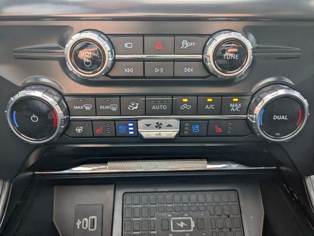 Used 2025 Gray Ford Lariat image 23