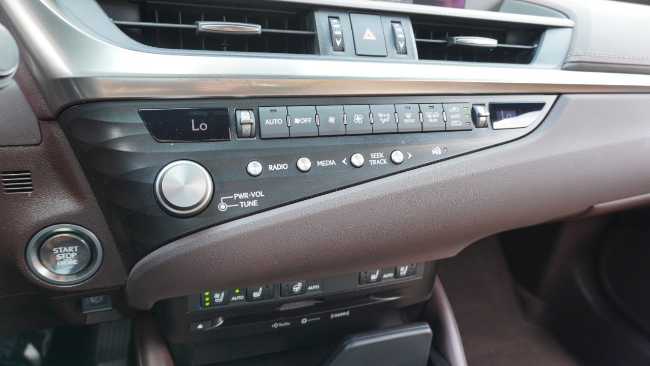 Certified Used 2021 White Lexus ES 350 image 19