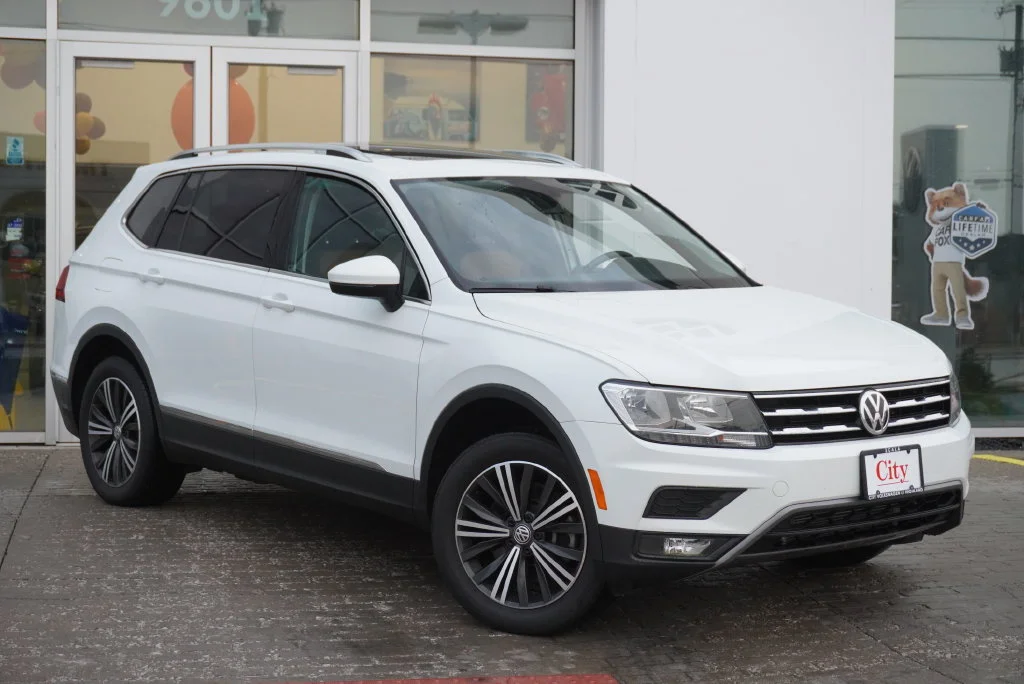 Used 2018 White Volkswagen 2.0T SEL image 4
