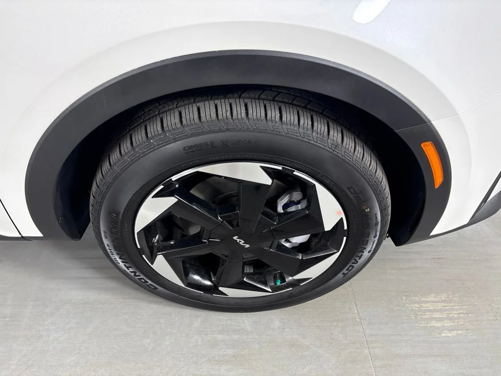 New 2026 Snow White Pearl Kia EX image 11
