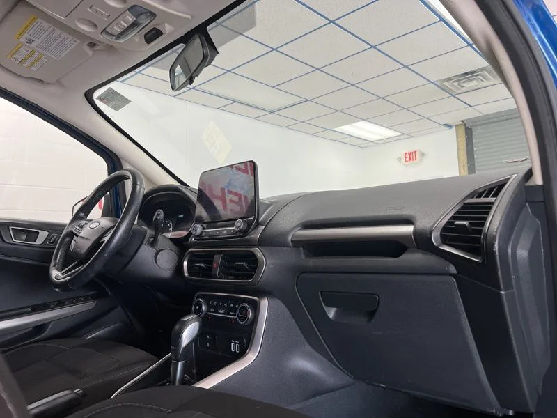 Used 2020 Blue Ford SE image 14