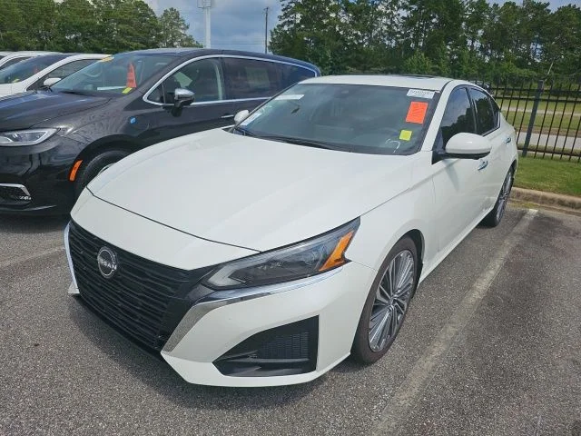 Used 2023 White Nissan 2.5 SL image 10