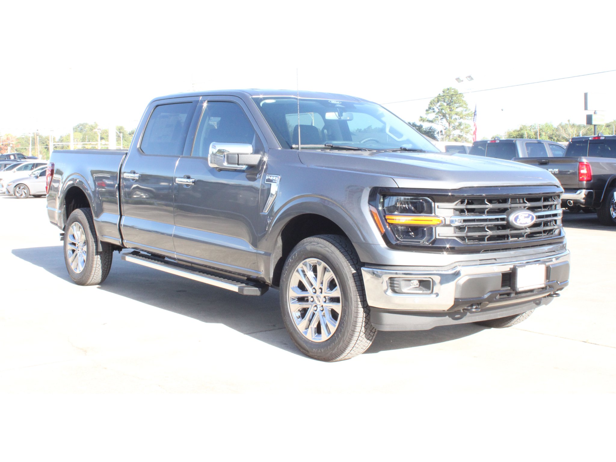 New 2026 Carbonized Gray Metallic Ford XLT image 17