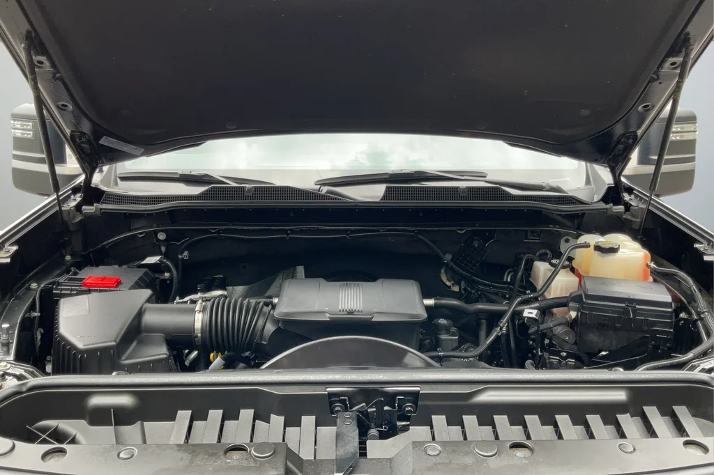 Used 2025 Black Chevrolet Custom image 23