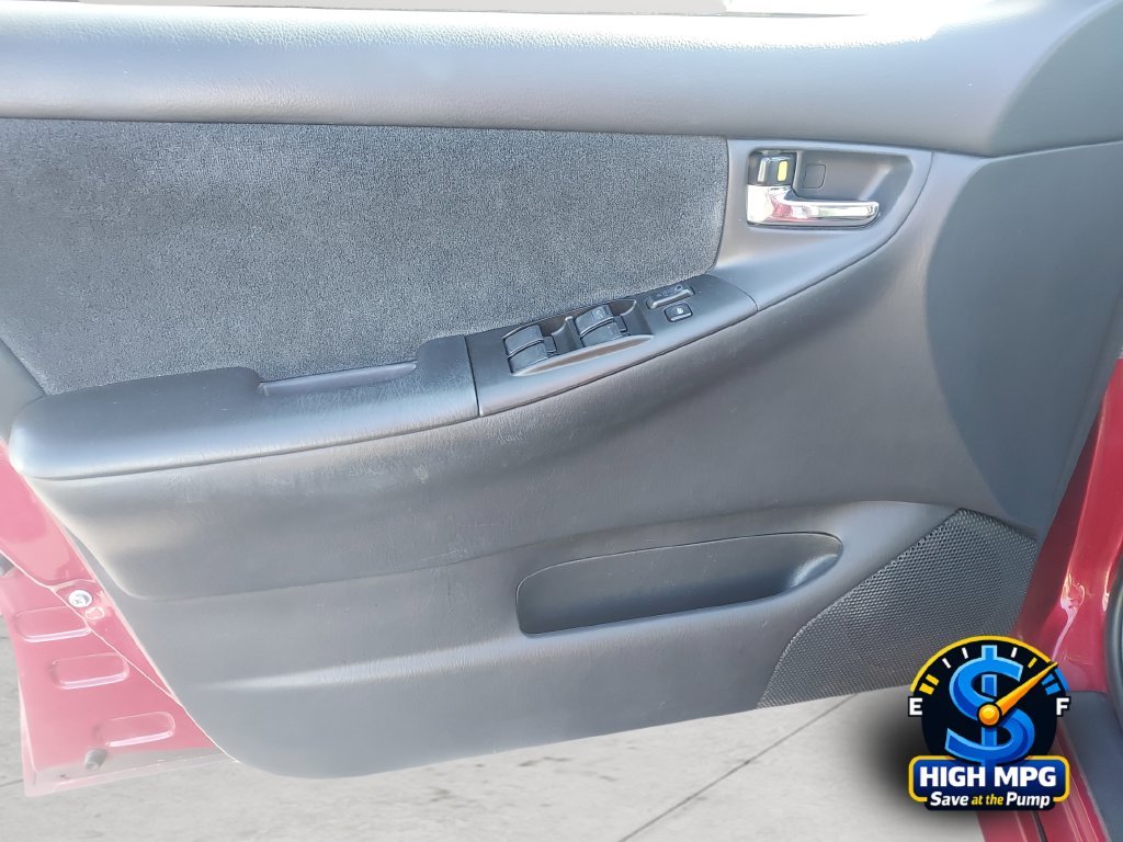 Used 2005 Red Toyota S image 28