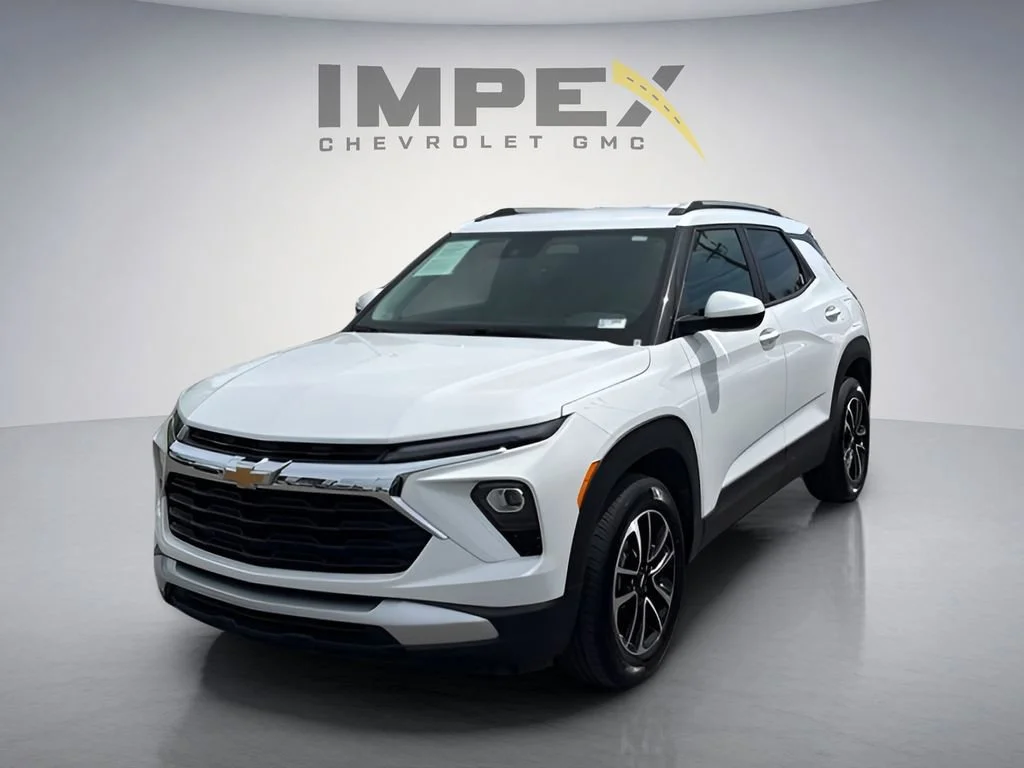 Used 2025 Summit White Chevrolet LT image 1
