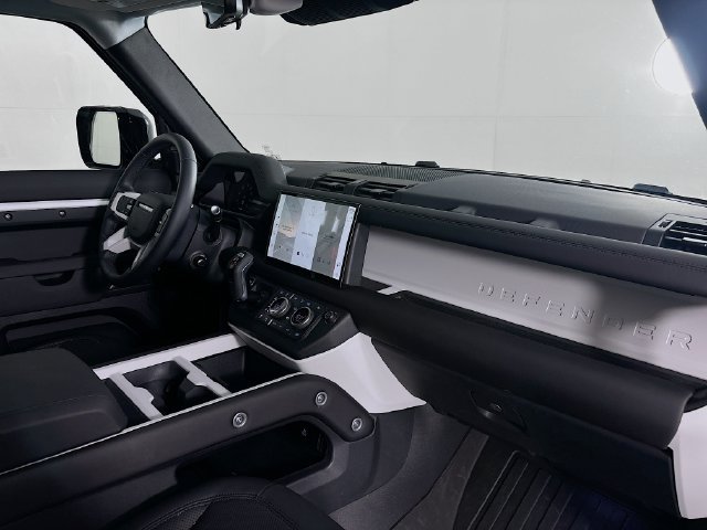 Used 2025 White Land Rover S image 26