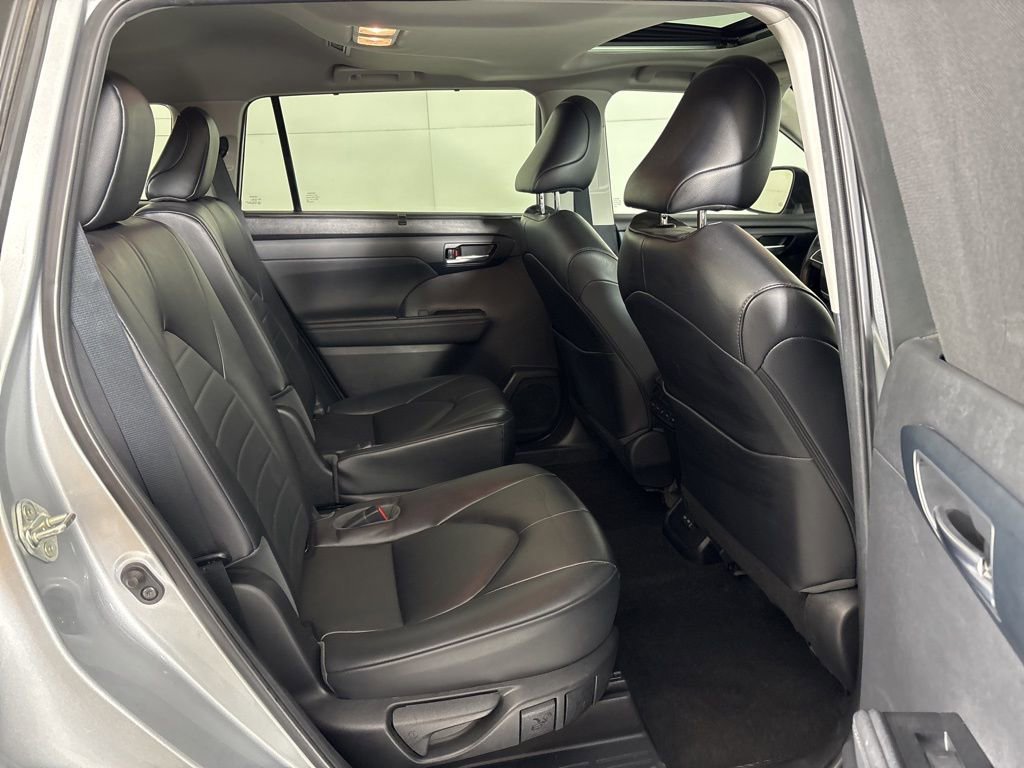 Used 2023 Silver Toyota L image 18