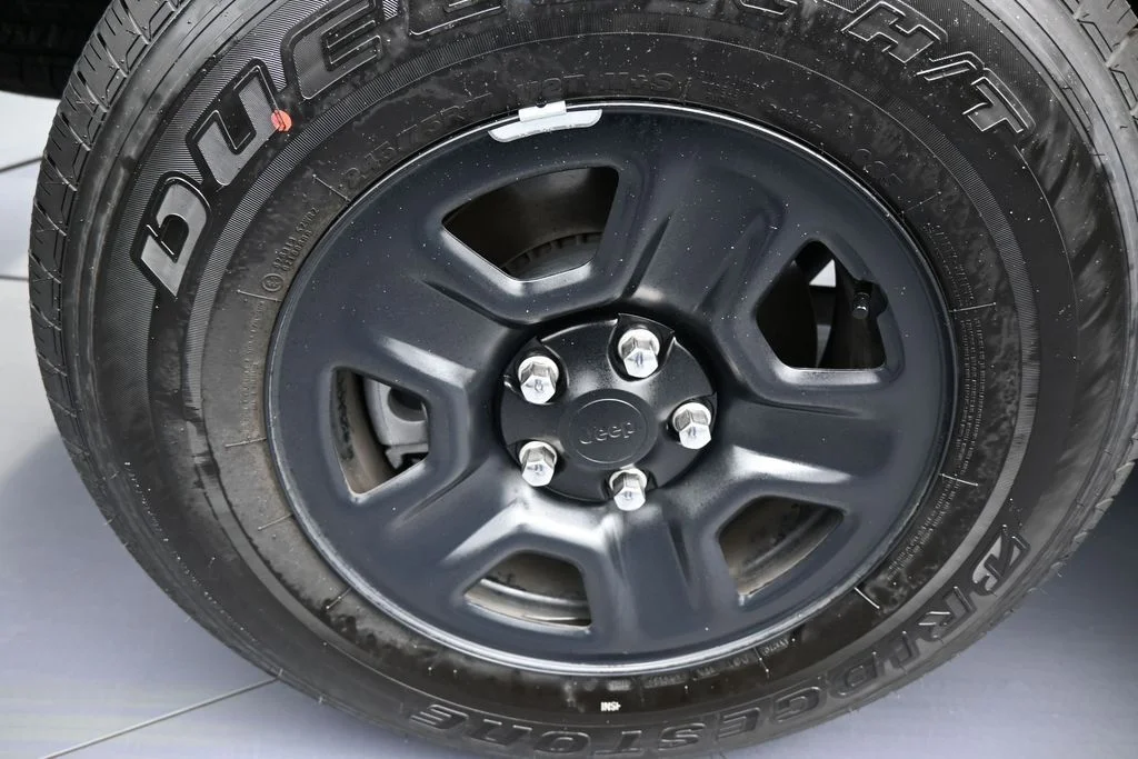 New 2026 Granite Crystal Metallic Clear-Coat Exterior Paint Jeep Sport image 41