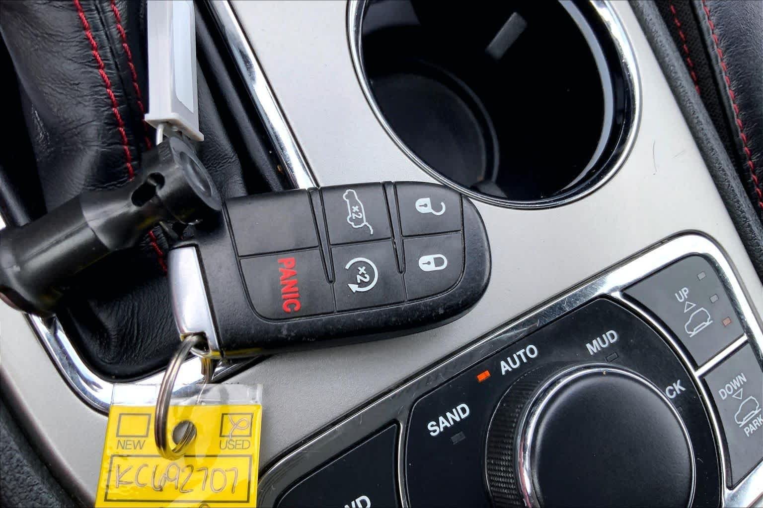 Used 2019 Diamond Black Crystal Pearlcoat Jeep Trailhawk image 14