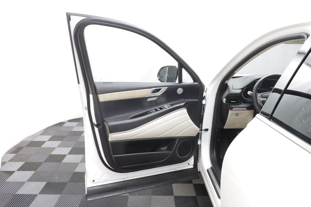 Used 2024 White Genesis 2.5T image 5