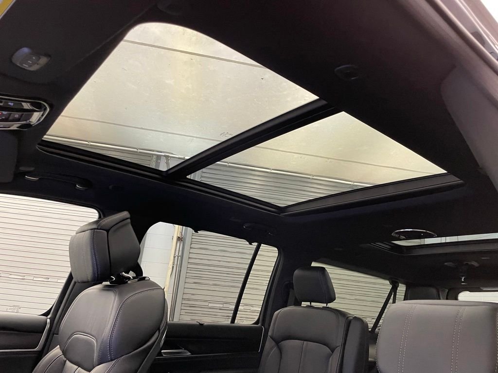 New 2026 Fathom Blue Pearl-Coat Exterior Paint (Late Availability) Jeep Summit Obsidian image 19