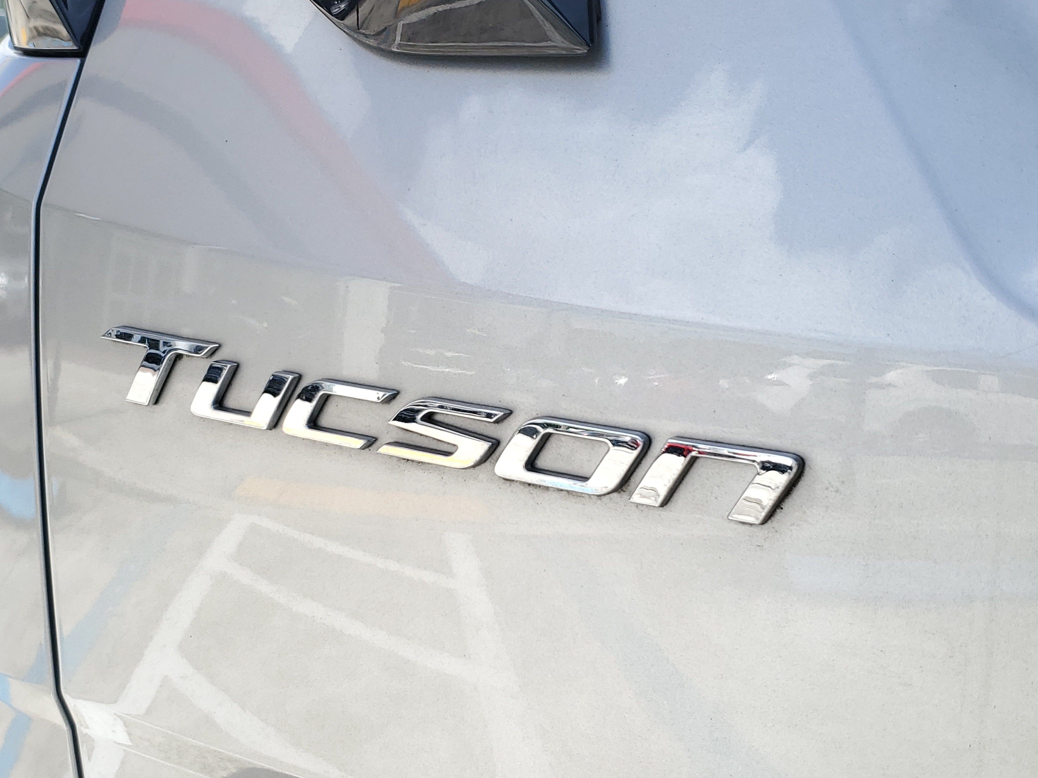 Used 2023 Shimmering Silver Hyundai SE image 8