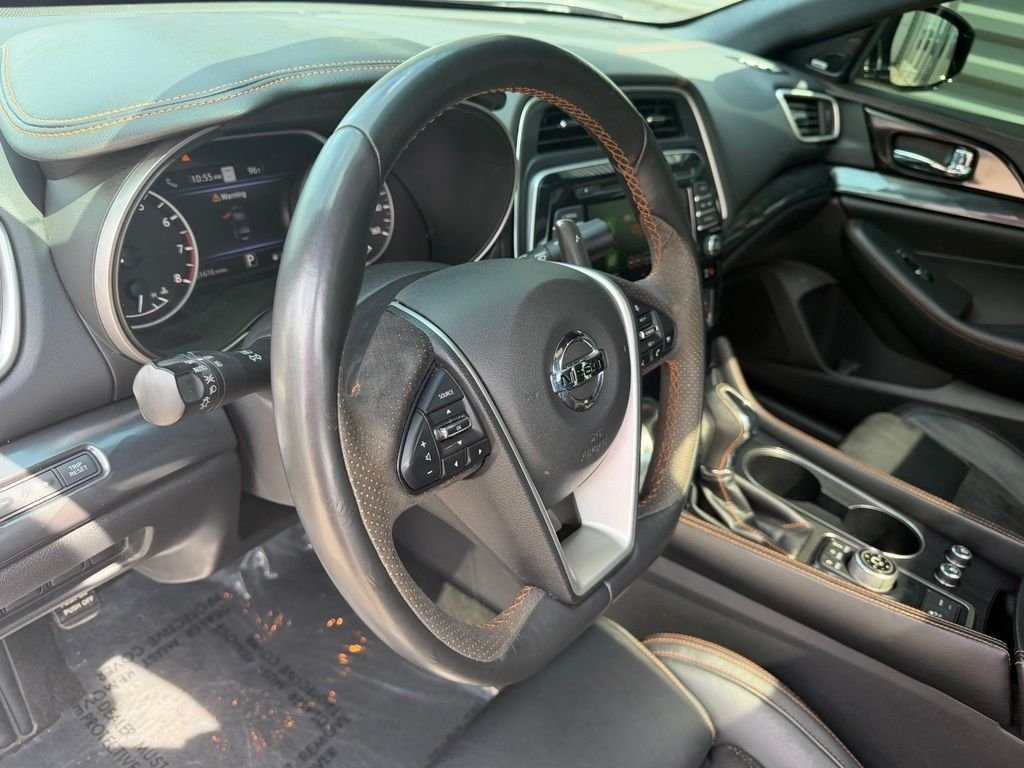 Used 2019 Gray Nissan SR image 17
