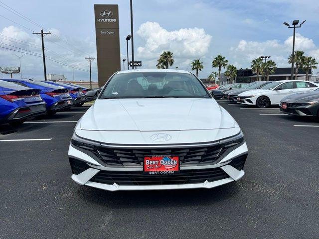 2025 Hyundai Elantra SEL - Photo 2