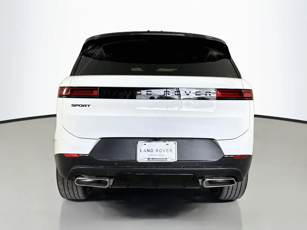 Used 2026  Land Rover SE image 6