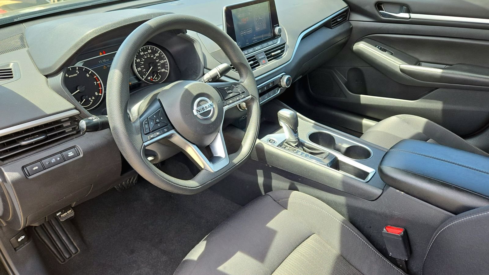Used 2022 Black Nissan 2.5 SV image 9