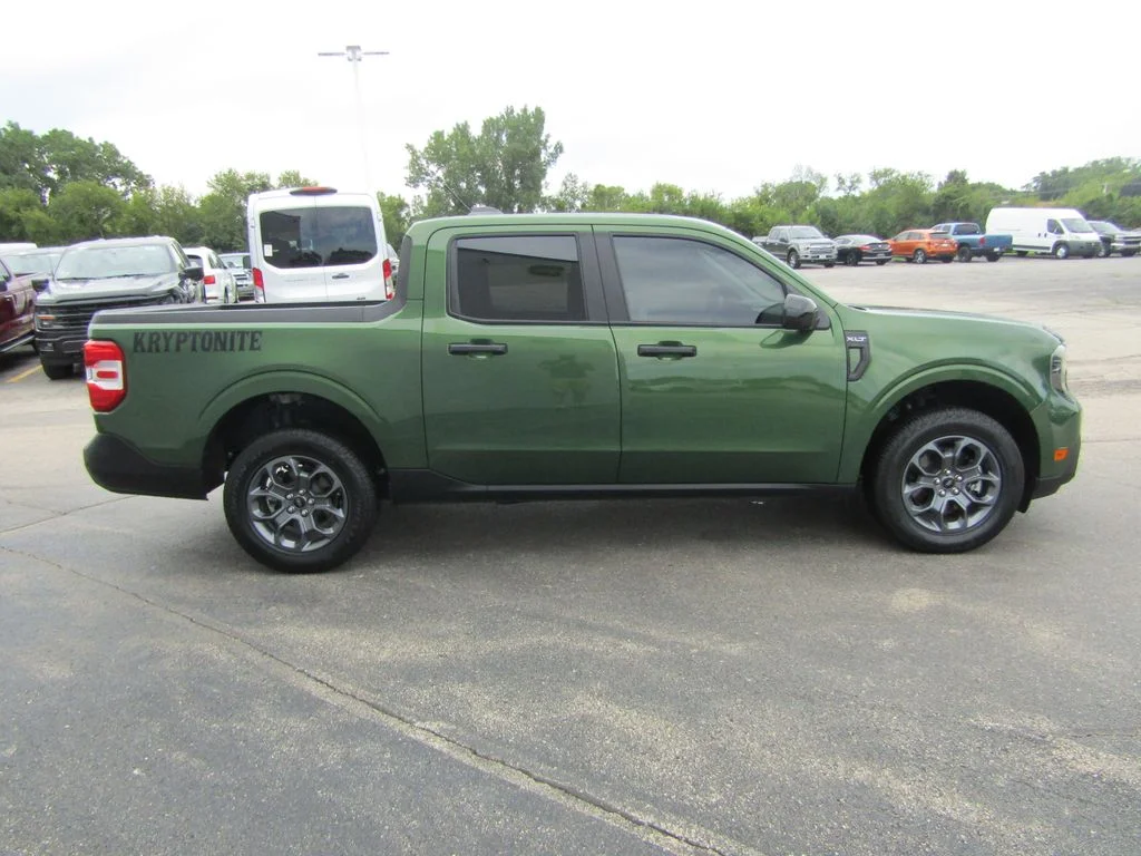 Used 2025 Green Ford XLT image 11