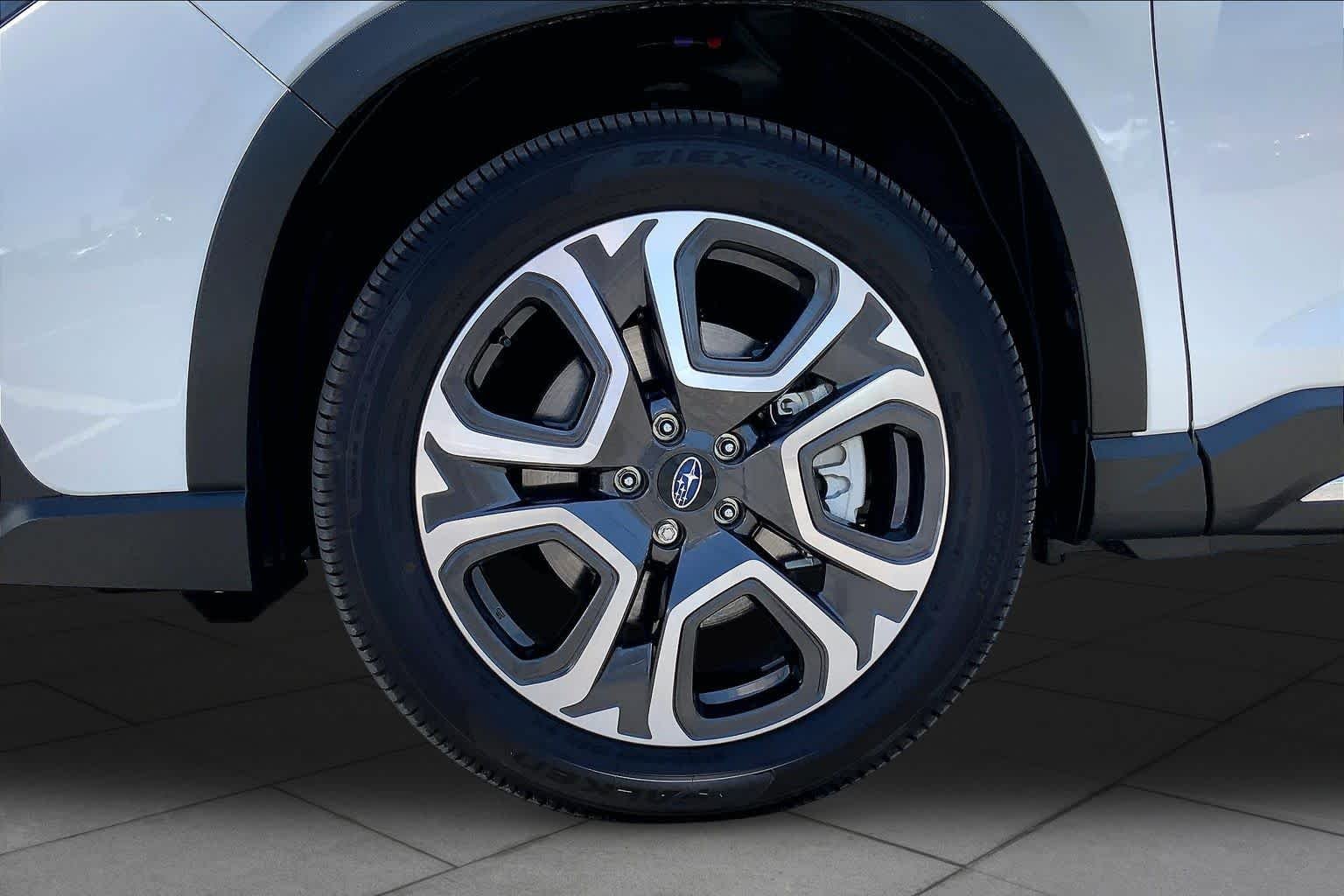 2026 Subaru Ascent Limited - Photo 9