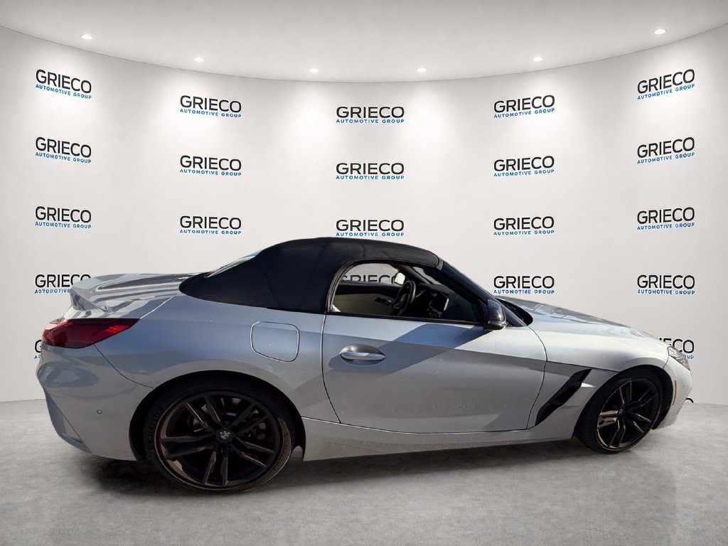 Used 2022 Silver BMW sDrive30i image 8