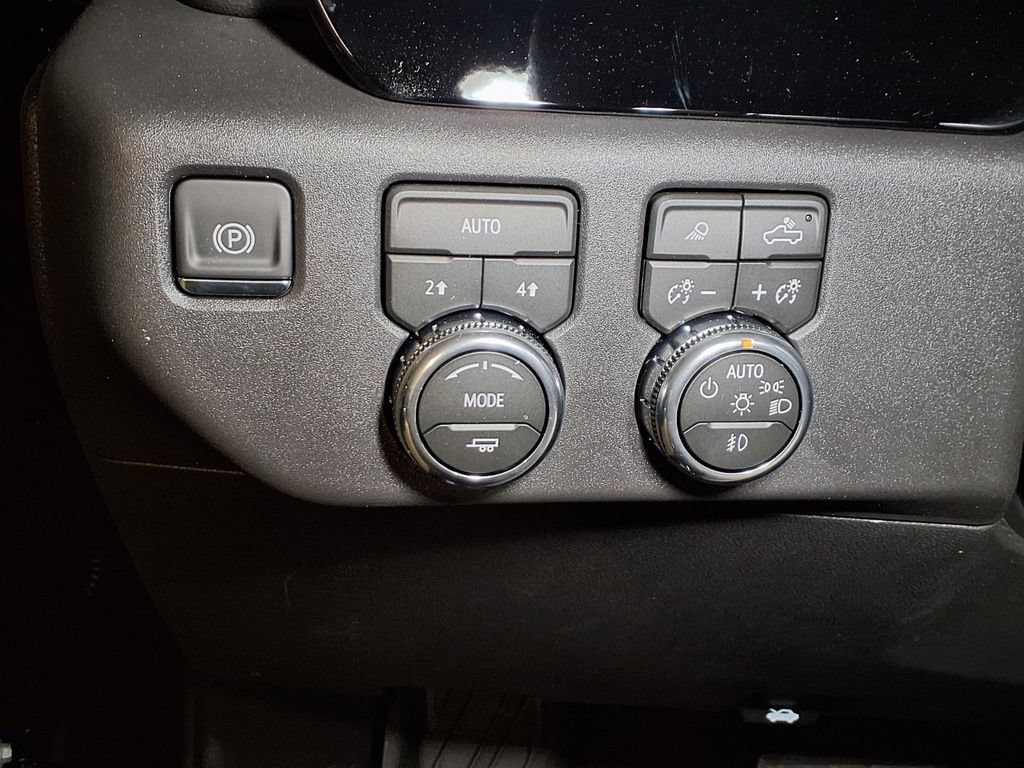 New 2026 Onyx Black GMC Elevation image 17