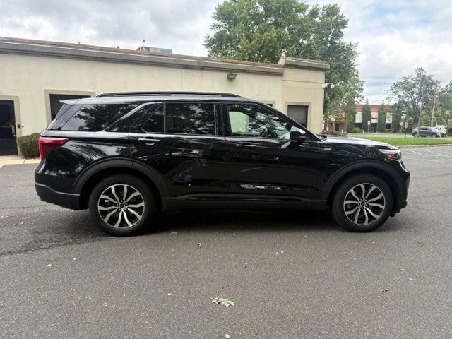 Certified Used 2023 Black Metallic Ford ST-Line image 8