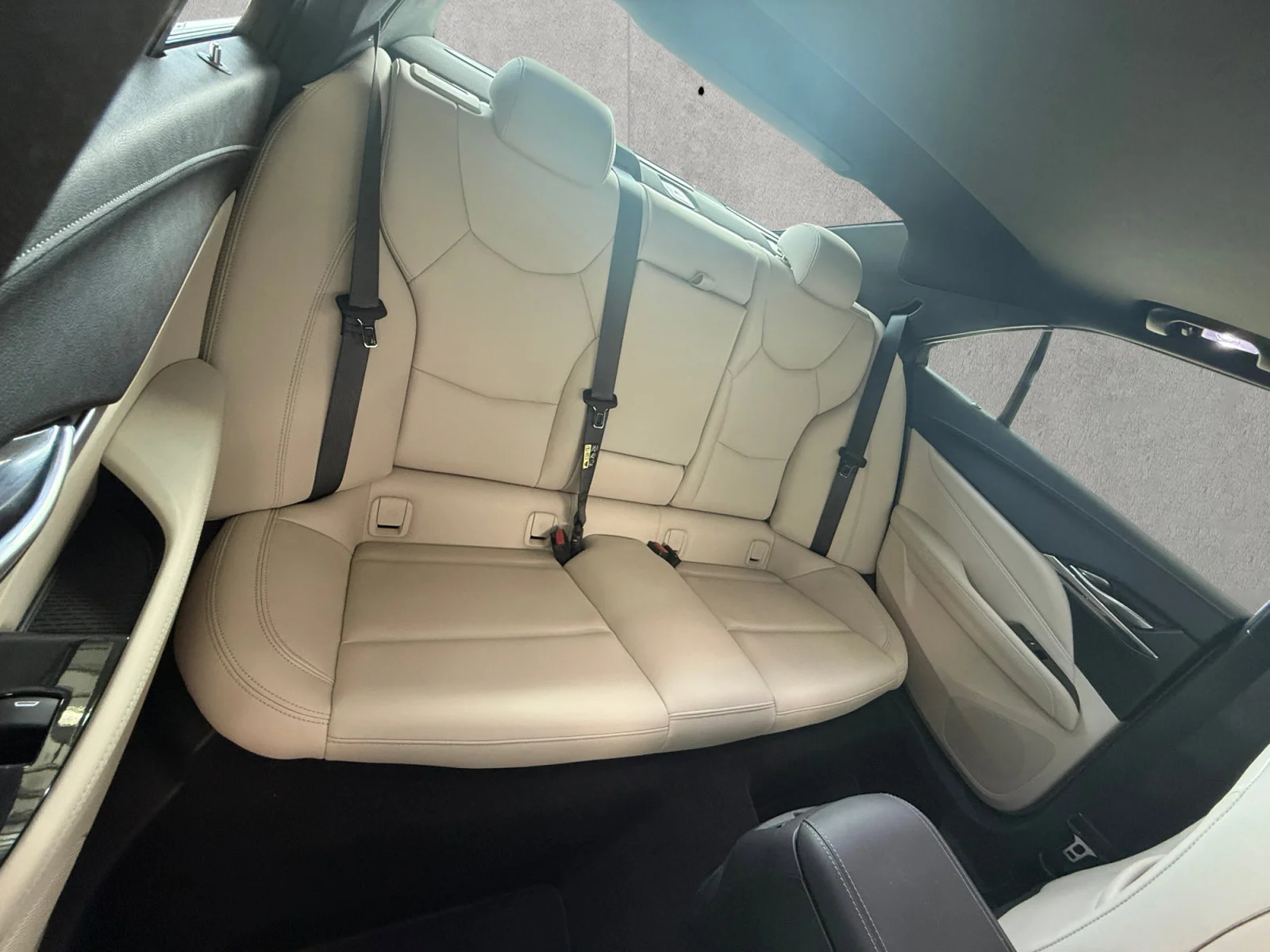 Used 2020 CRYSTAL WHITE TRICOAT Cadillac Luxury image 22