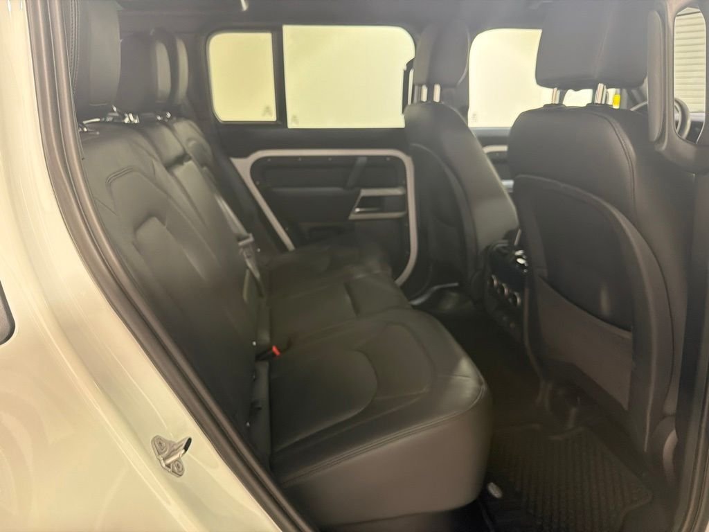 Used 2023 Fuji White Land Rover SE image 28