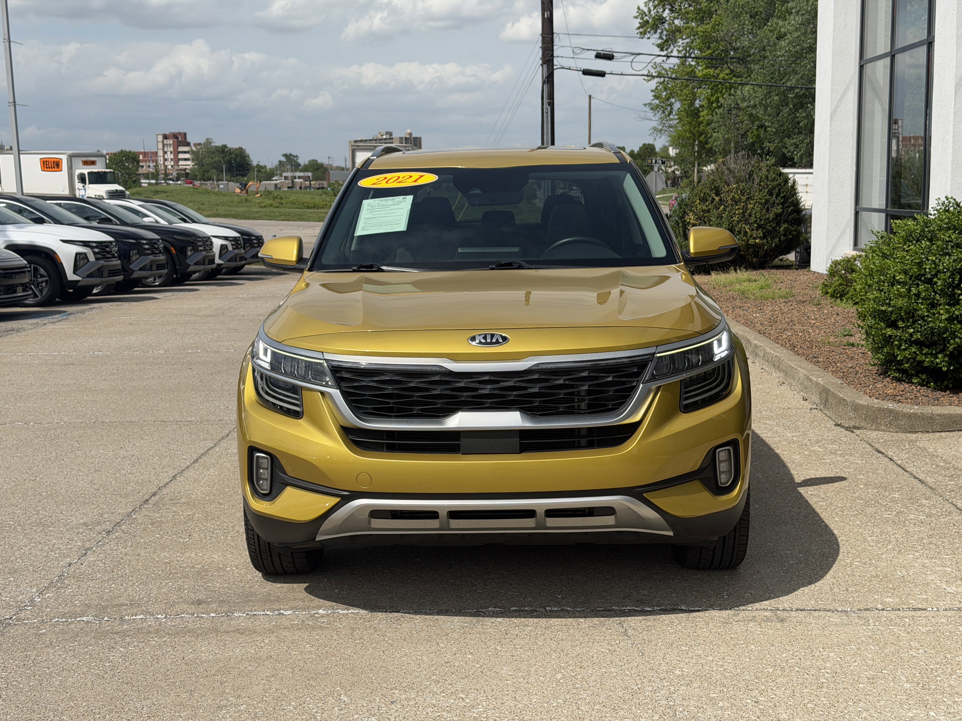 Used 2021 Starbright Yellow Kia SX image 17