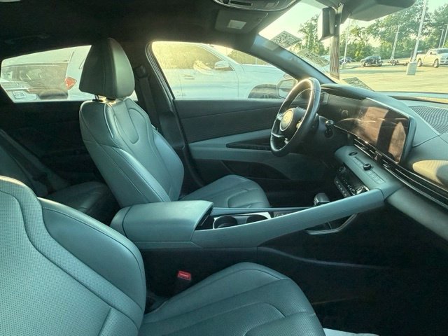 Used 2025 White Hyundai Limited image 16