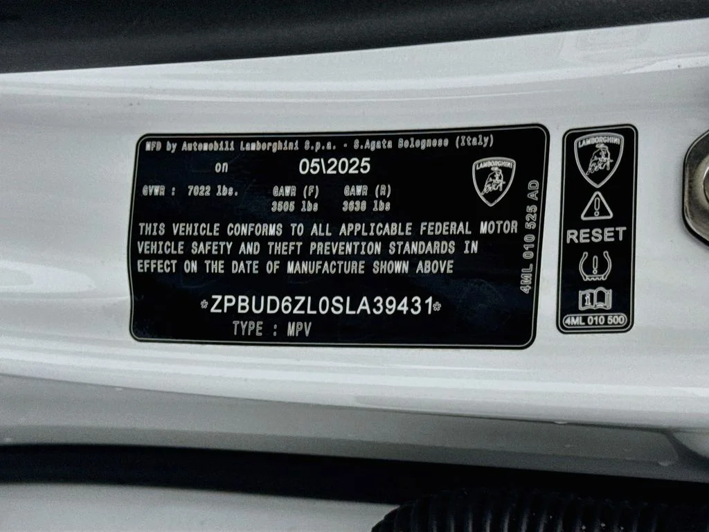 Used 2025 White Lamborghini SE image 35