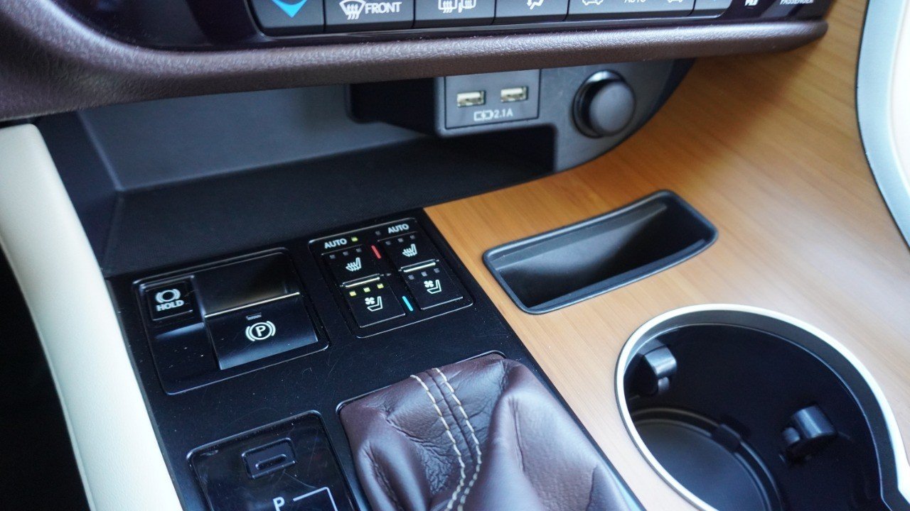Certified Used 2020 Beige Lexus RX 450h image 21