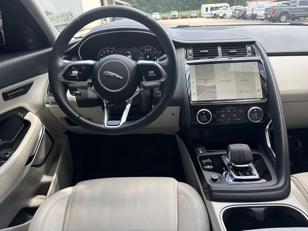 Used 2022  Jaguar P250 SE image 22