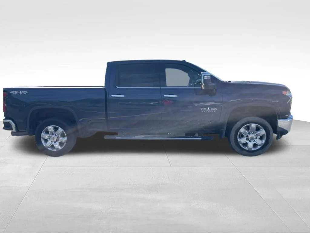 Used 2022 Blue Chevrolet LTZ image 2
