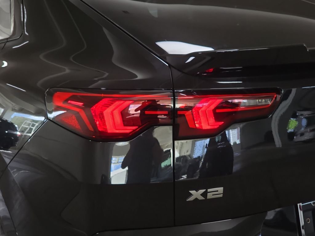 New 2027 Black Sapphire Metallic BMW M35i image 22