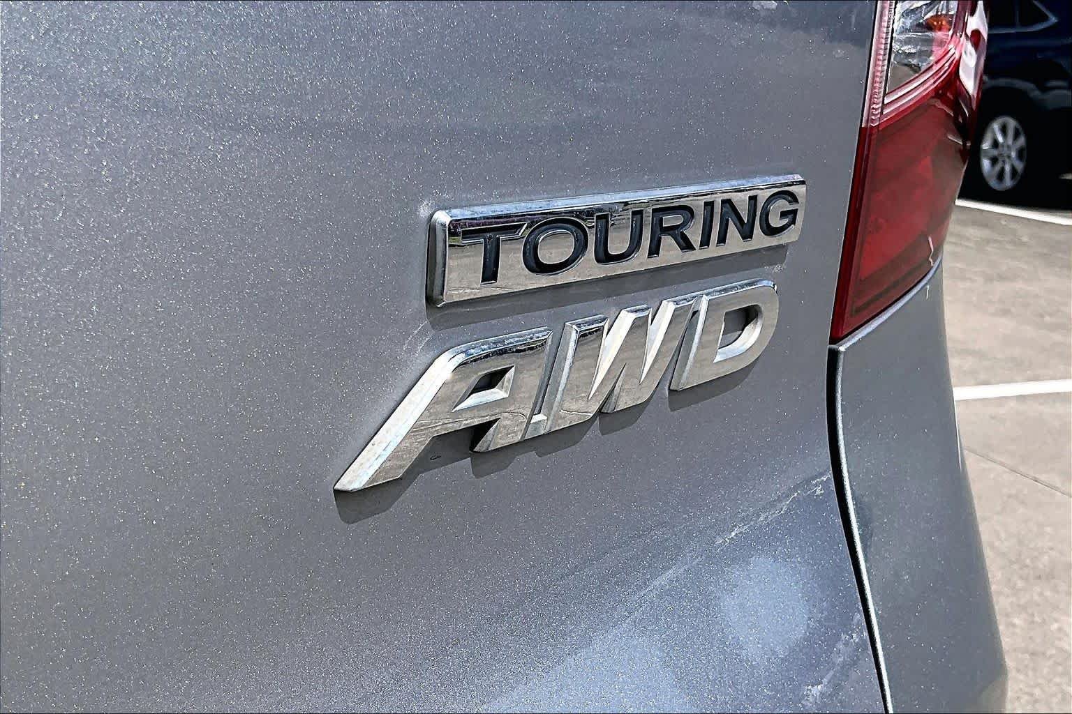 Used 2019 Lunar Silver Metallic Honda Touring 8-Passenger image 9
