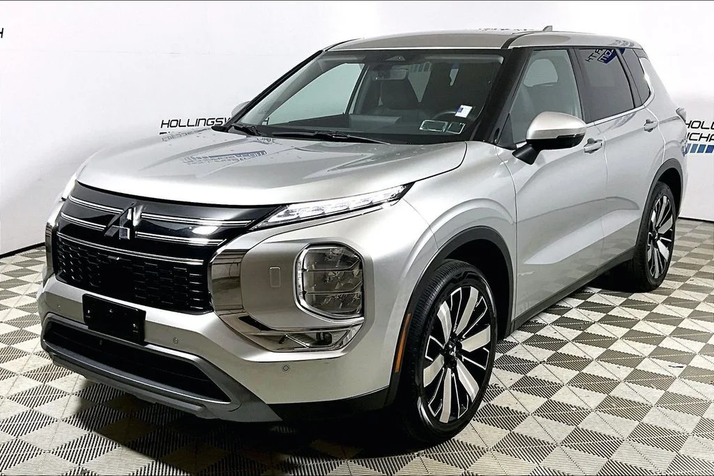2025 Mitsubishi Outlander SE S-AWC's photo