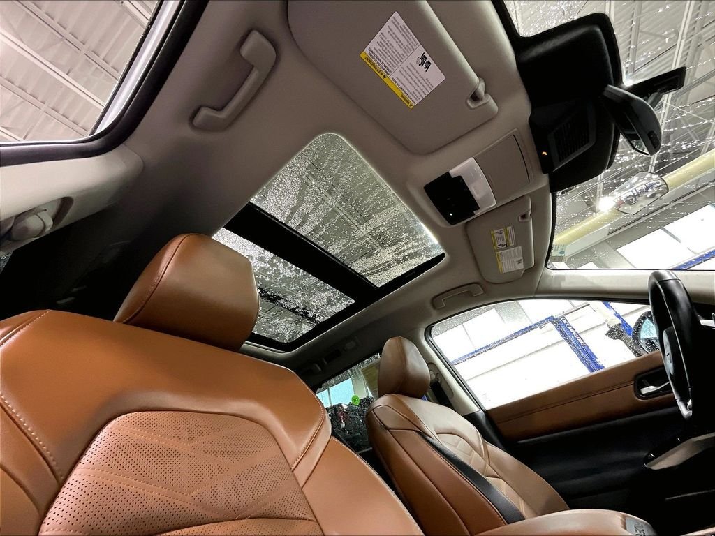 Used 2025 Everest White Pearl/Black Nissan Platinum image 23